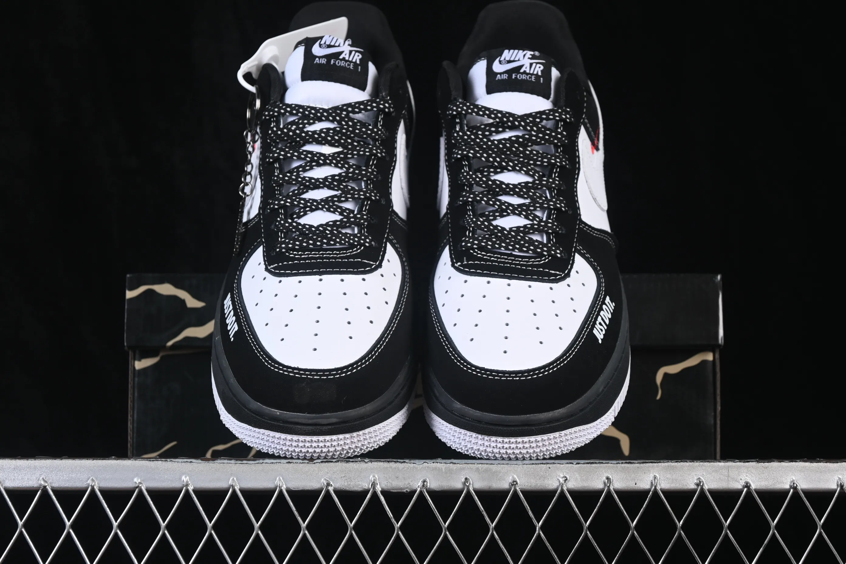 All categories Nk Air Force 1 Air Force series Nk Air Force 1 Low Air Force low-top Nike Air Force 1'07 Low minimalist contrast color Air Force 1 low-top casual sneakers KJ1688-027